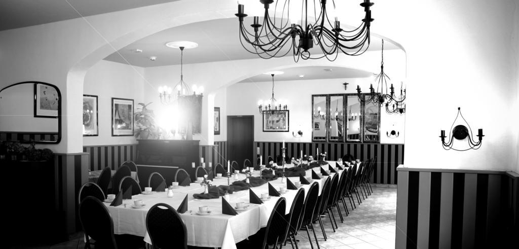 Hotel-Gasthof Zur Post 벨부르크 외부 사진
